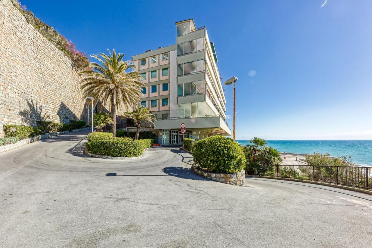 Casaviva - Grazioso Bilocale Sul Mare A Ospedaletti Apartment Exterior photo
